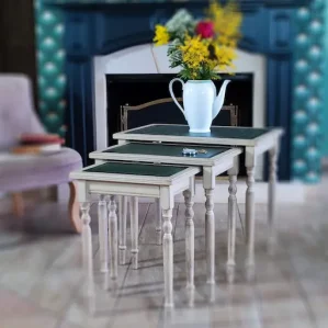 Tables gigognes