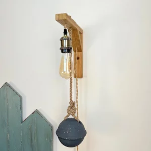 CIEL D’ORAGE : Applique murale en matériaux recyclés – bois brut / 1 flotteur / bleu